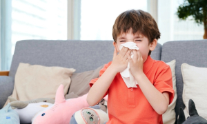 Лечение насморка у детей: популярные препараты и правила применения
