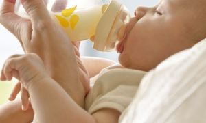 Смешанное вскармливание новорожденных — как кормить правильно?